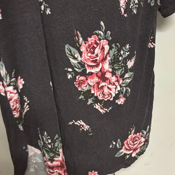 Elegant Floral Short Sleeve Top - Picture 4 of 7